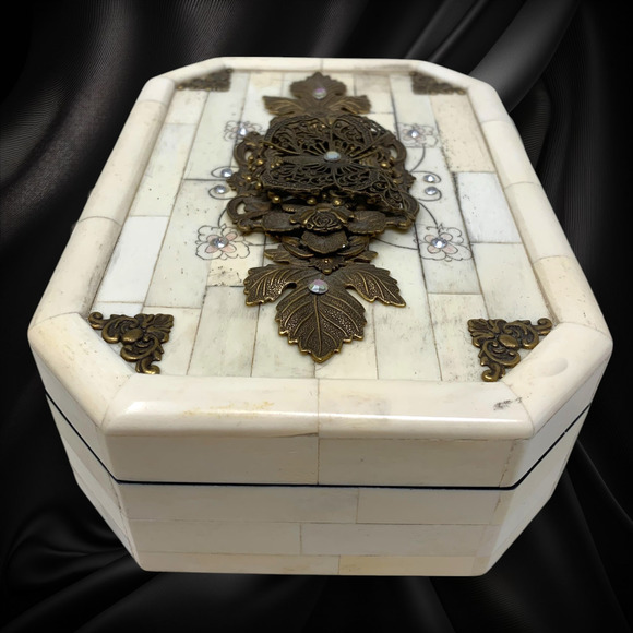 Vintage Jo Marz First Edition Tessellated Butterfly Trinket Box Bone Brass - Picture 3 of 9